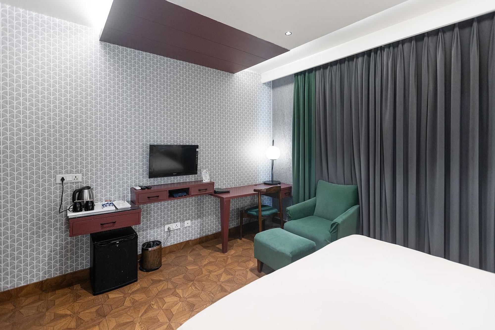 The Grand Vikalp By Saga Hotels Neu-Delhi Exterior foto