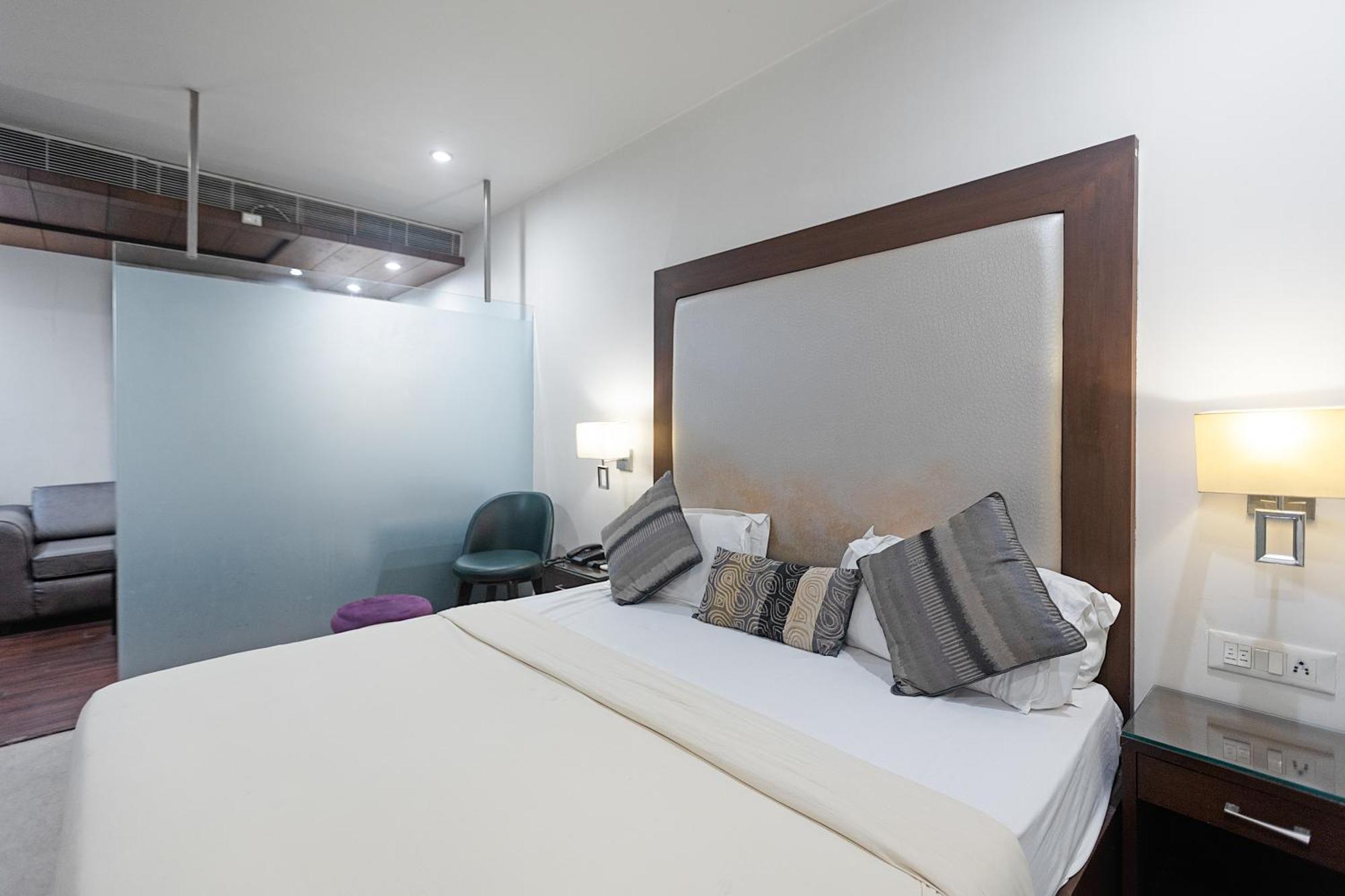 The Grand Vikalp By Saga Hotels Neu-Delhi Exterior foto